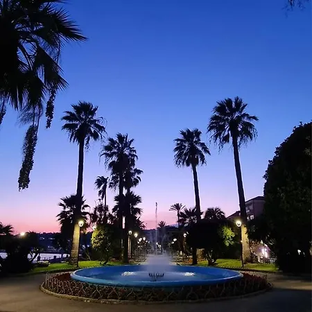 Aurora فندق فاراتسي