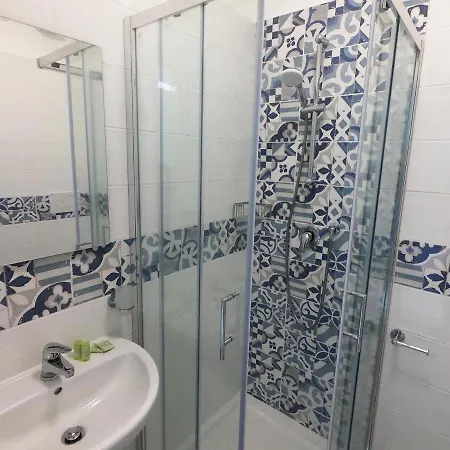 Aurora Hotell Varazze
