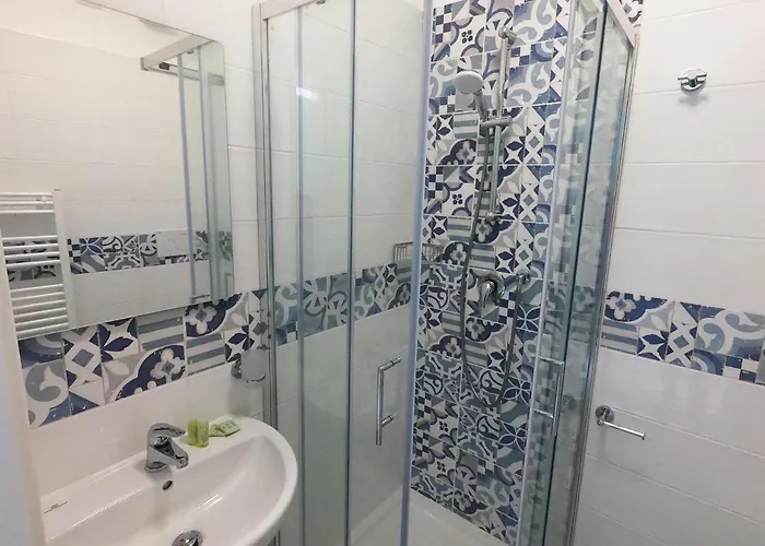 Aurora Отель Варацце