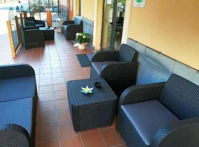 Aurora Отель Варацце