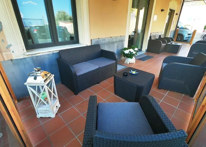 Aurora Отель Варацце