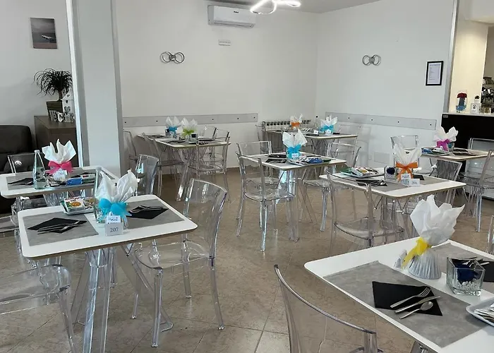 Отель Aurora Варацце